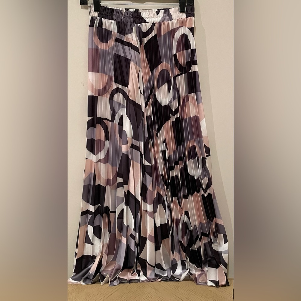 Black Multicolor Pleated
Maxi Skirt - Women